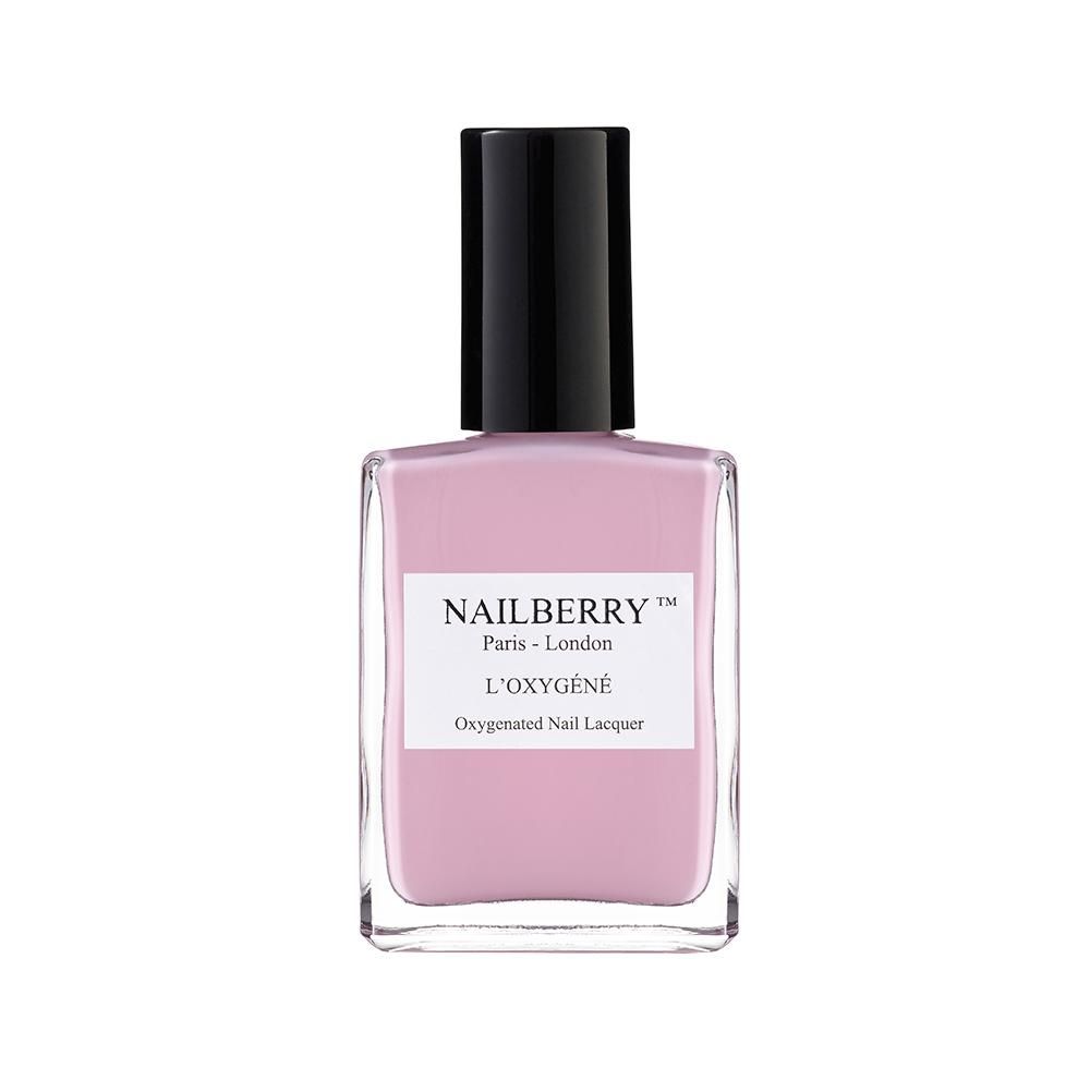 Nagellackflasche von Nailberry in Rosa mit schwarzem Deckel und weißem Etikett.