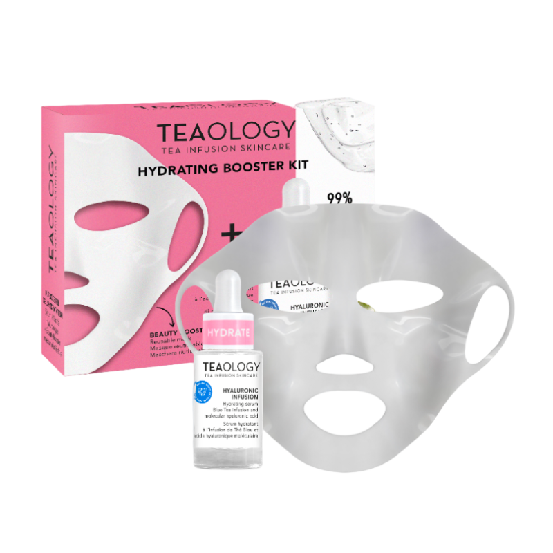 TEAOLOGY-HYDRATING-BOOSTER-KIT TEAOLOGY Hydrating Booster Kit mit Maske und Hyaluron-Serum vor rosa Verpackung.