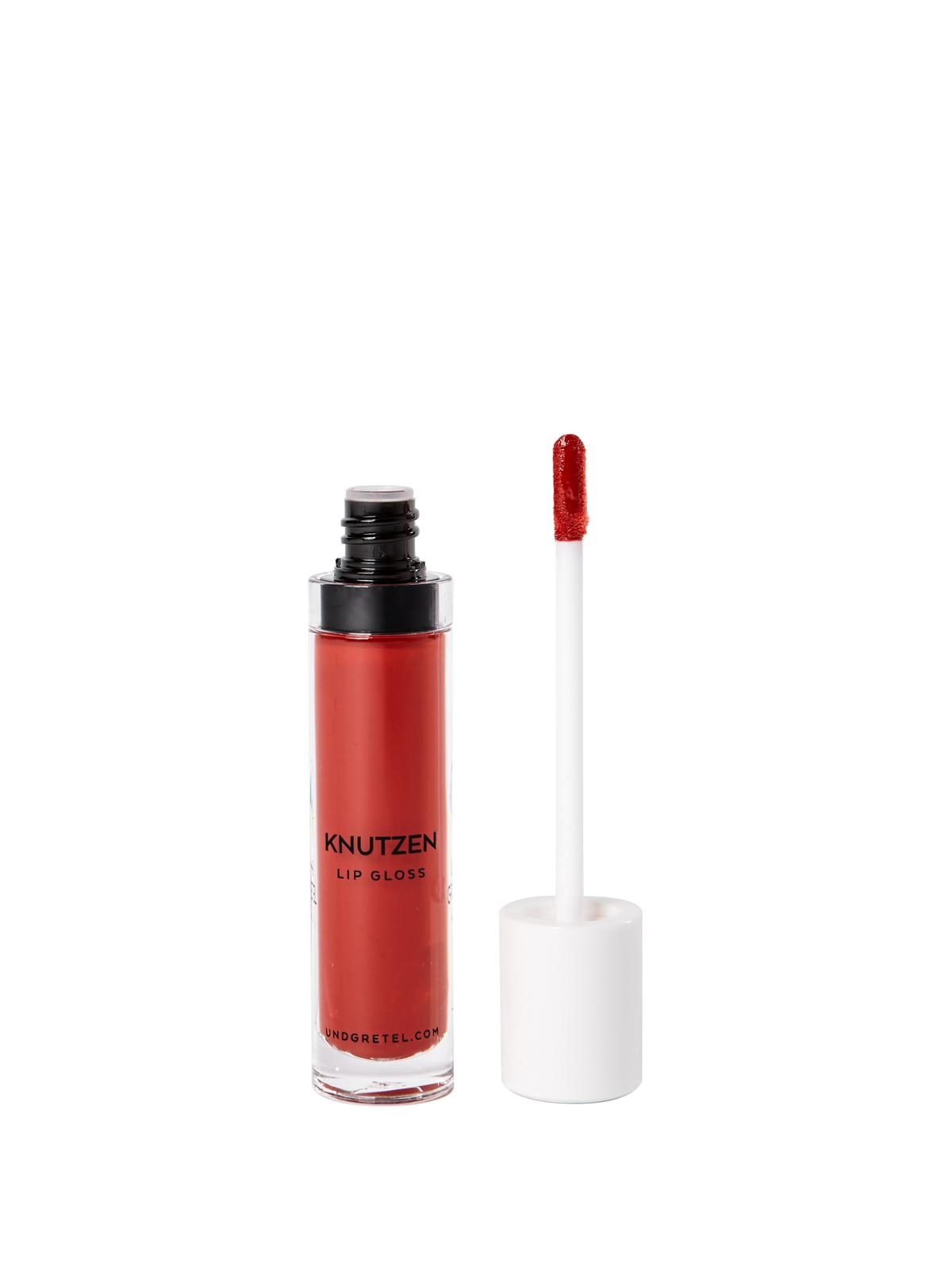 Roter Lipgloss von Knutzen mit Applikator, aufrecht stehend, vor weißem Hintergrund.