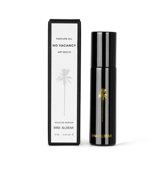 Parfümöl 'No Vacancy' von Raw Alchemy, 10 ml Flasche neben der Verpackung.