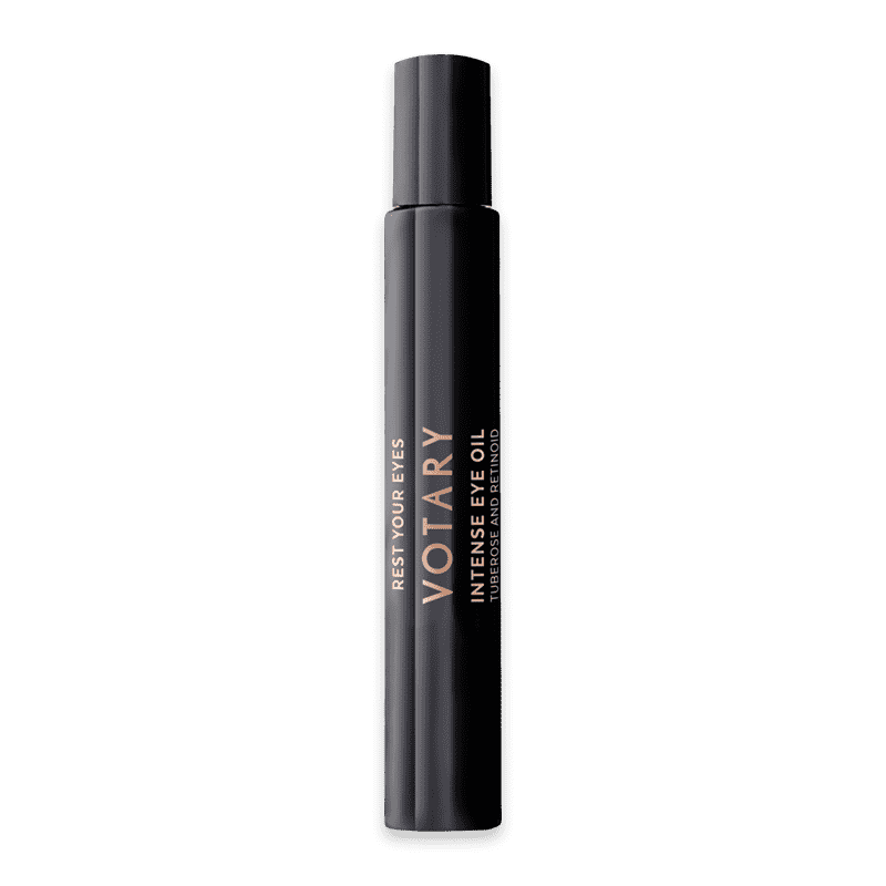 Intense-Eye-Oil_optimized Schwarze Flasche Votary Intense Eye Oil mit goldener Schrift auf weißem Hintergrund.