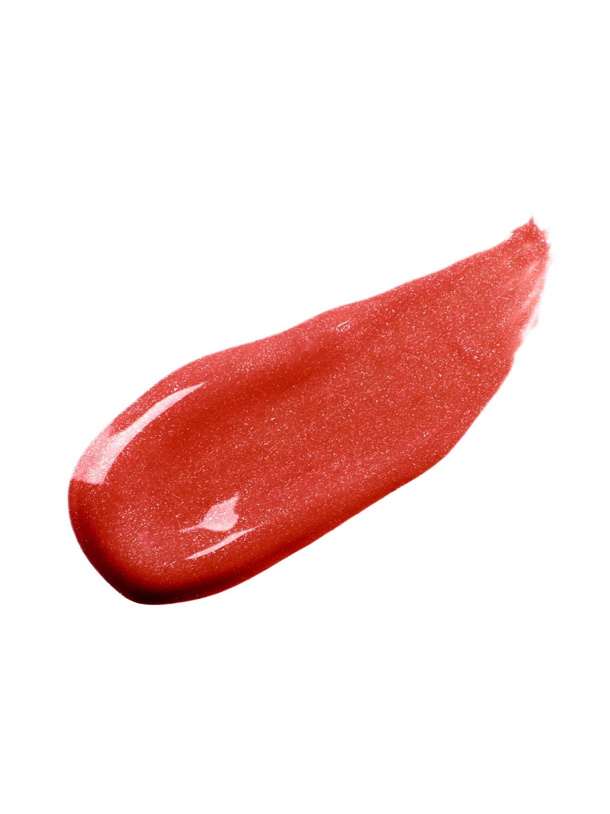Roter Lippenstift-Abstrich auf weißem Hintergrund.
